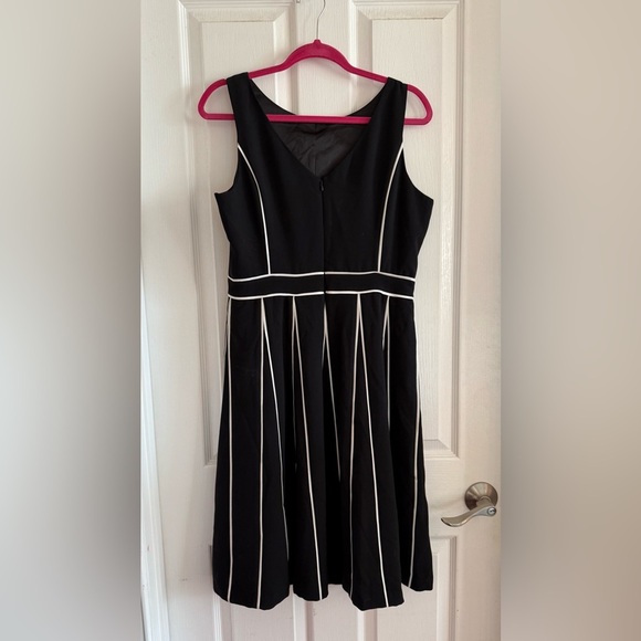 White House Black Market A-Line Dress with Piping Black w Ecru Fit & Flare 10P - Picture 8 of 12